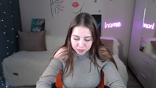 SummerLeena online show from January 4, 2025, 7:55 pm