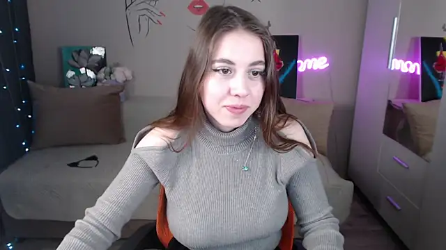 SummerLeena online show from January 6, 2025, 4:34 pm