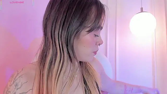 Lucy Vega online show from January 19, 2026, 4:38 am