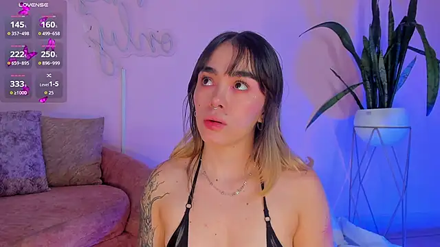 Lucy Vega online show from November 15, 2025, 3:43 am