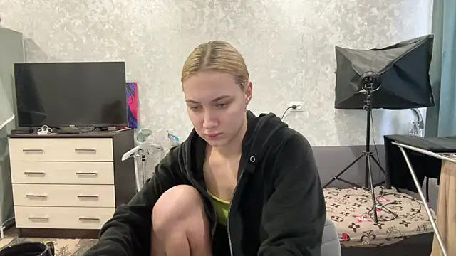 AnneBall online show from February 6, 2025, 8:50 am