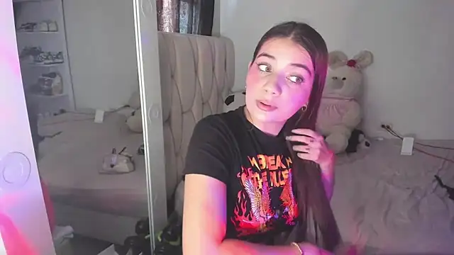 KittyKlum online show from April 9, 2026, 6:36 pm