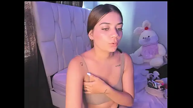 Snapshot of KittyKlum chatting on March 19, 2025, 7:38 pm KittyKlum online show from March 19, 2025, 7:38 pm