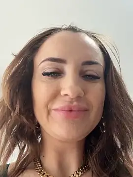 madonnaaaa online show from September 19, 2025, 10:41 am