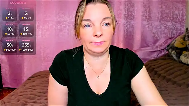 Snapshot of Regina__blue chatting on January 28, 2025, 3:04 pm Regina blue online show from January 28, 2025, 3:04 pm