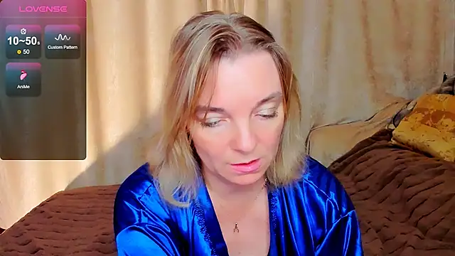 Snapshot of Regina__blue chatting on October 3, 2025, 5:58 pm Regina blue online show from October 3, 2025, 5:58 pm