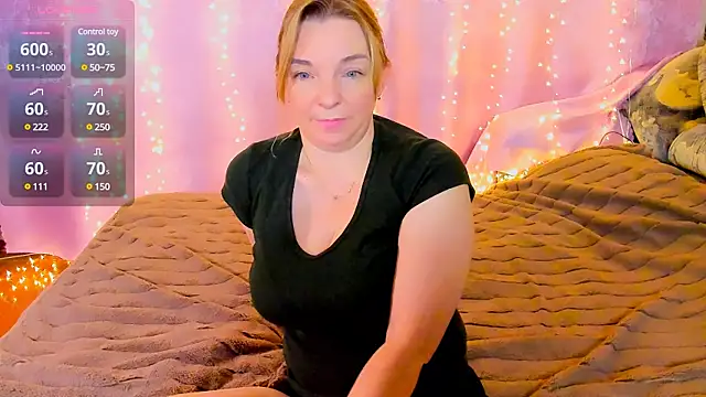 Snapshot of Regina__blue chatting on January 28, 2025, 8:15 pm Regina blue online show from January 28, 2025, 8:15 pm