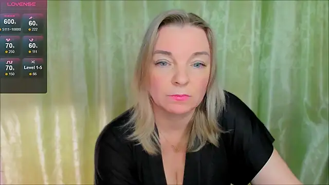 Snapshot of Regina__blue chatting on March 22, 2025, 5:52 pm Regina blue online show from March 22, 2025, 5:52 pm