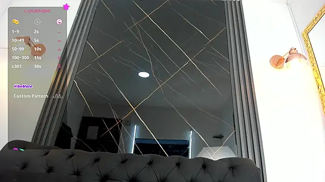 EvaaLovia1 online show from September 25, 2025, 2:01 pm