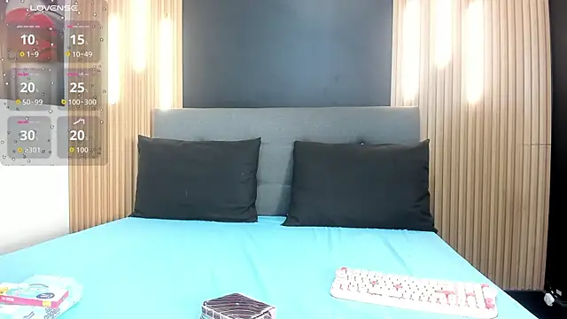 EvaaLovia1 online show from April 6, 2026, 1:23 pm