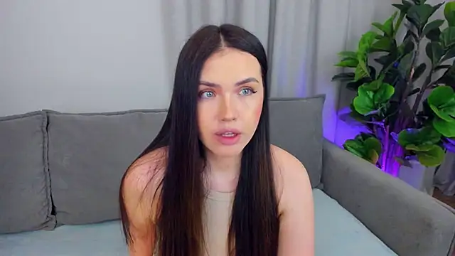 sexyangeloux online show from April 18, 2026, 10:32 pm