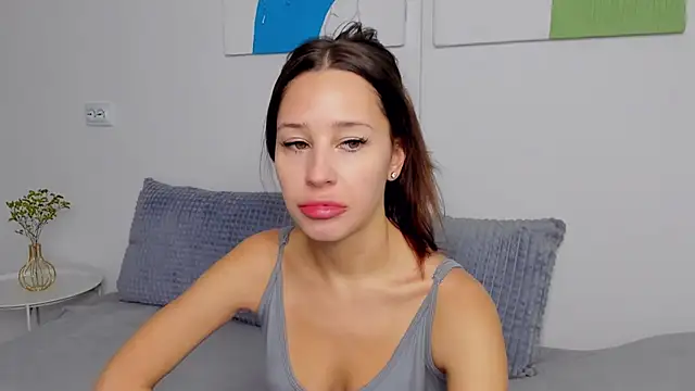 SelenaRousey online show from November 10, 2025, 5:56 am