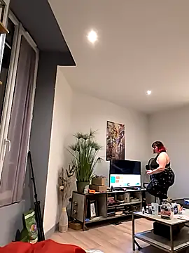 Snapshot of LadyRochester chatting on November 21, 2025, 8:41 pm LadyRochester online show from November 21, 2025, 8:41 pm