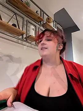 Snapshot of LadyRochester chatting on September 29, 2025, 10:48 pm LadyRochester online show from September 29, 2025, 10:48 pm