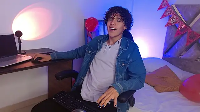 Snapshot of nickolas_moon chatting on February 16, 2025, 7:16 pm nickolas moon online show from February 16, 2025, 7:16 pm