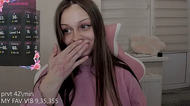 Snapshot of shy_melony chatting on December 5, 2025, 12:48 pm shy melony online show from December 5, 2025, 12:48 pm