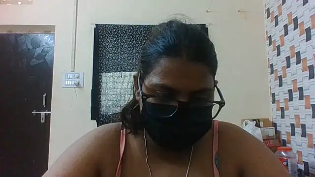 Snapshot of Hotmilfxox chatting on June 10, 2026, 8:26 am Hotmilfxox online show from June 10, 2026, 8:26 am