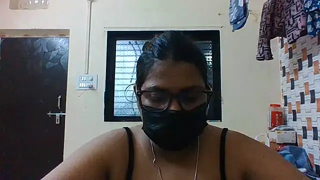 Snapshot of Hotmilfxox chatting on June 18, 2026, 11:15 am Hotmilfxox online show from June 18, 2026, 11:15 am