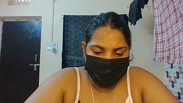 Snapshot of Hotmilfxox chatting on July 12, 2026, 9:43 am Hotmilfxox online show from July 12, 2026, 9:43 am