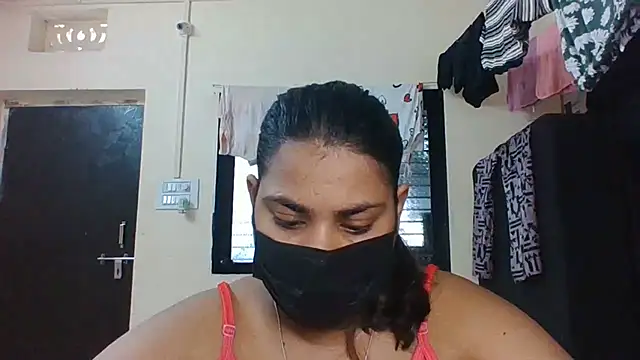 Snapshot of Hotmilfxox chatting on July 18, 2026, 8:12 am Hotmilfxox online show from July 18, 2026, 8:12 am