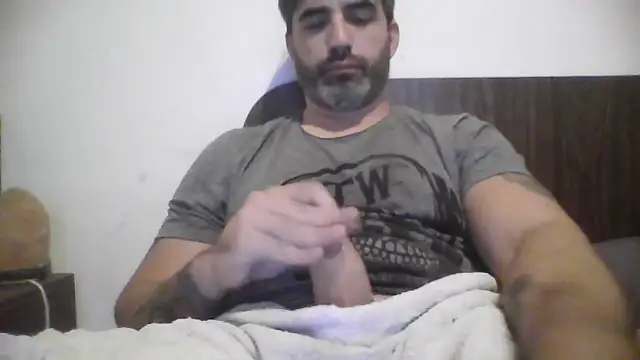 ozzypsico13 online show from April 15, 2026, 1:55 am