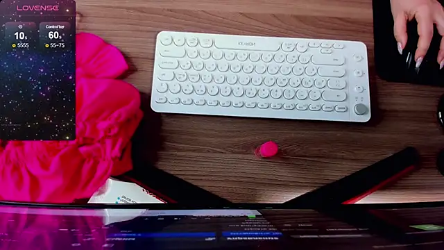 Snapshot of candy_queeen chatting on January 6, 2025, 5:08 am candy queeen online show from January 6, 2025, 5:08 am