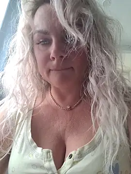 Snapshot of candy_queeen chatting on May 30, 2026, 11:05 am candy queeen online show from May 30, 2026, 11:05 am