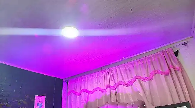 Snapshot of loren_tits24 chatting on February 26, 2025, 1:57 am loren tits24 online show from February 26, 2025, 1:57 am