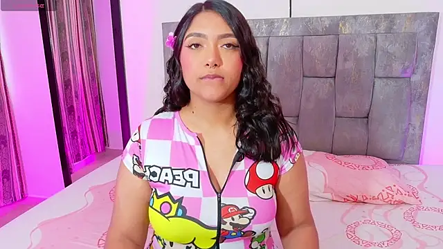 Snapshot of DIANEE_01 chatting on July 8, 2026, 10:54 pm DIANEE 01 online show from July 8, 2026, 10:54 pm