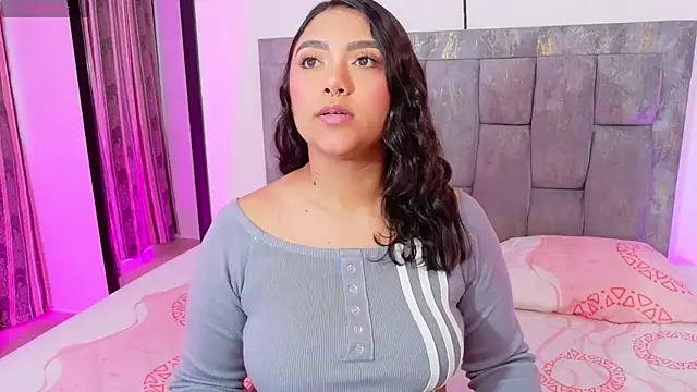 Snapshot of DIANEE_01 chatting on July 9, 2026, 11:04 pm DIANEE 01 online show from July 9, 2026, 11:04 pm