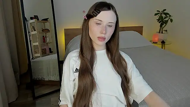Snapshot of Stella_Sunny chatting on June 28, 2026, 9:32 pm Stella Sunny online show from June 28, 2026, 9:32 pm
