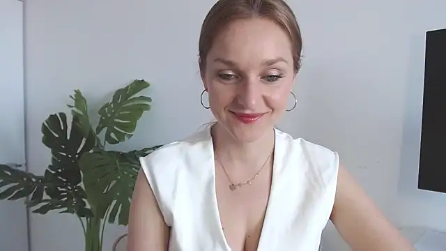 AliciaDesire online show from April 9, 2026, 6:41 am