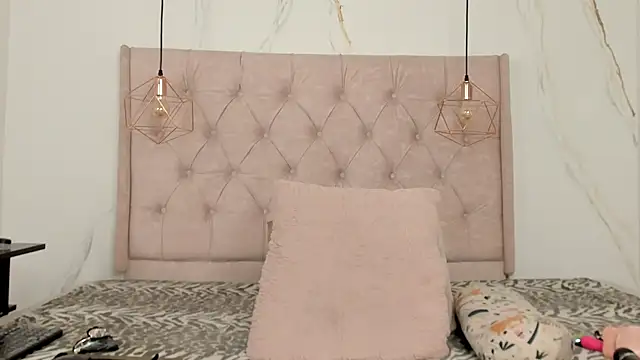 zamira 44 online show from September 11, 2025, 1:44 pm