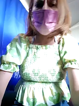 Snapshot of Lunababymylove chatting on February 8, 2025, 9:36 pm Lunababymylove online show from February 8, 2025, 9:36 pm