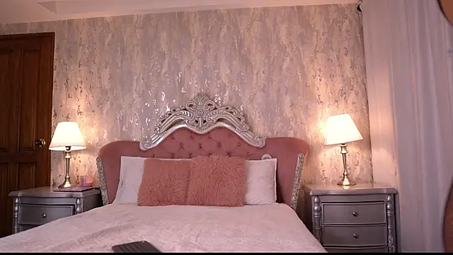 Snapshot of AngelineConnor chatting on November 30, 2025, 12:44 am AngelineConnor online show from November 30, 2025, 12:44 am