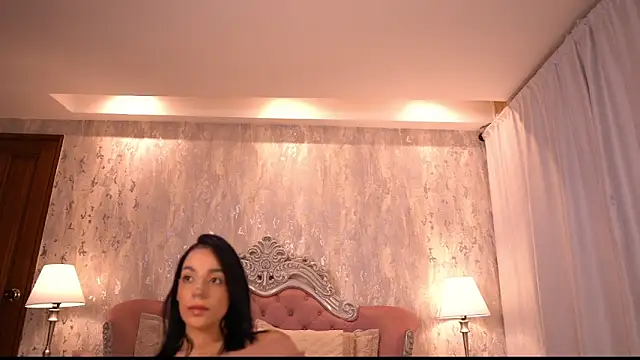 Snapshot of AngelineConnor chatting on November 14, 2025, 10:35 pm AngelineConnor online show from November 14, 2025, 10:35 pm