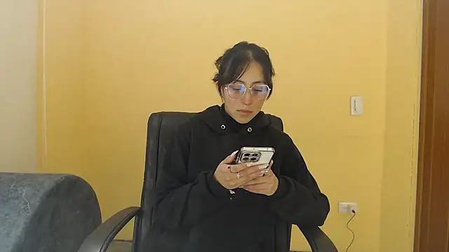 Snapshot of ling_ling24 chatting on October 18, 2025, 3:08 am ling ling24 online show from October 18, 2025, 3:08 am