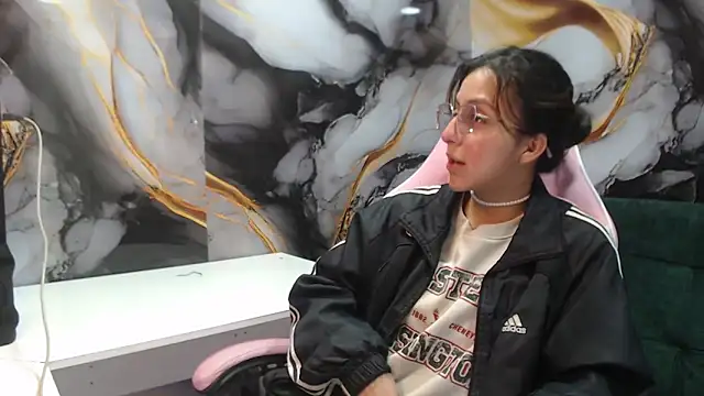 Snapshot of ling_ling24 chatting on October 20, 2025, 3:41 am ling ling24 online show from October 20, 2025, 3:41 am