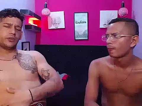 hugecocks hot online show from May 21, 2026, 8:39 pm
