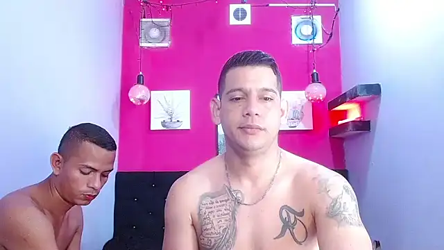 hugecocks hot online show from May 29, 2026, 8:04 pm