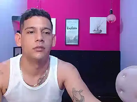 hugecocks hot online show from May 28, 2026, 7:42 pm