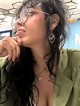 Snapshot of Fun_Everywhere chatting on January 30, 2025, 11:24 pm Fun Everywhere online show from January 30, 2025, 11:24 pm