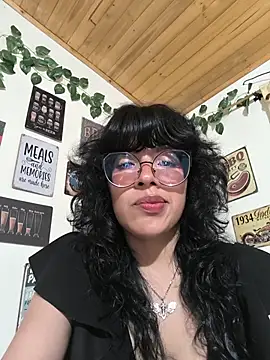 Snapshot of Fun_Everywhere chatting on November 19, 2025, 10:54 pm Fun Everywhere online show from November 19, 2025, 10:54 pm