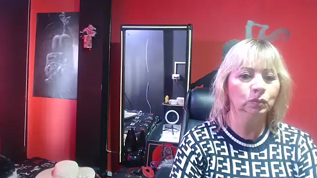 Snapshot of KLOE_PIELL chatting on November 25, 2025, 9:26 pm KLOE PIELL online show from November 25, 2025, 9:26 pm