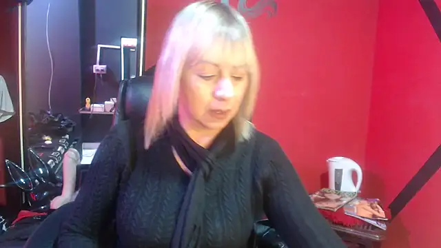 Snapshot of KLOE_PIELL chatting on October 22, 2025, 5:34 pm KLOE PIELL online show from October 22, 2025, 5:34 pm