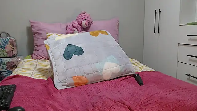Amberbela online show from May 22, 2026, 11:58 pm