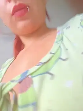 Snapshot of MiaLujan_ chatting on February 10, 2025, 11:46 am MiaLujan  online show from February 10, 2025, 11:46 am