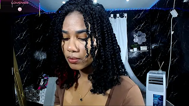 Snapshot of Hillary_queen chatting on October 25, 2025, 12:39 pm Hillary queen online show from October 25, 2025, 12:39 pm