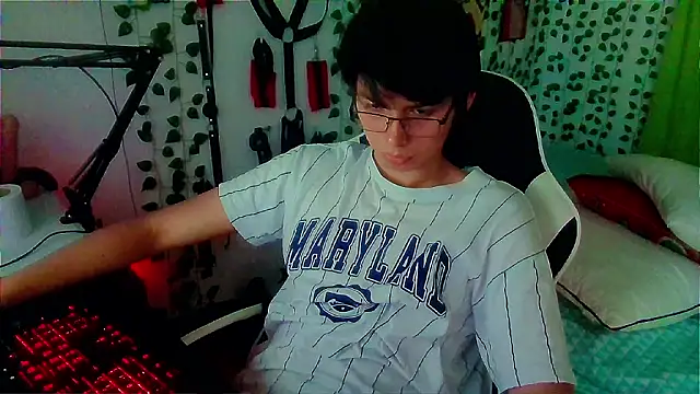 Snapshot of Andy_gray chatting on February 28, 2026, 12:27 pm Andy gray online show from February 28, 2026, 12:27 pm