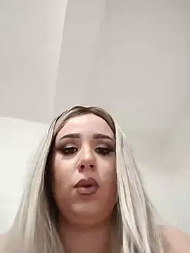 Snapshot of AdelinaJude chatting on October 24, 2025, 9:25 pm AdelinaJude online show from October 24, 2025, 9:25 pm